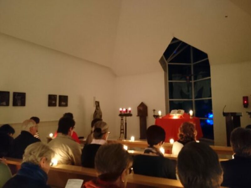 Volles Haus bei Taizeandacht