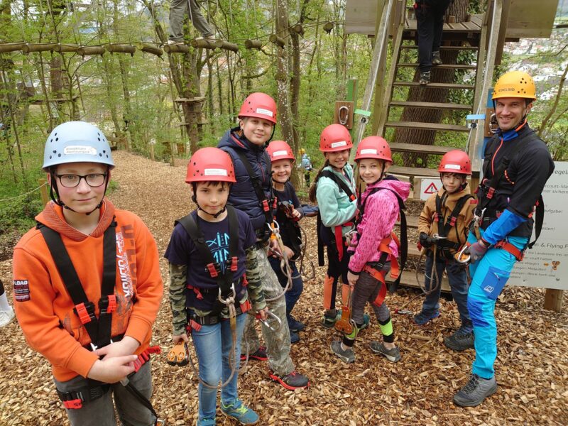 Minis im Klettergarten