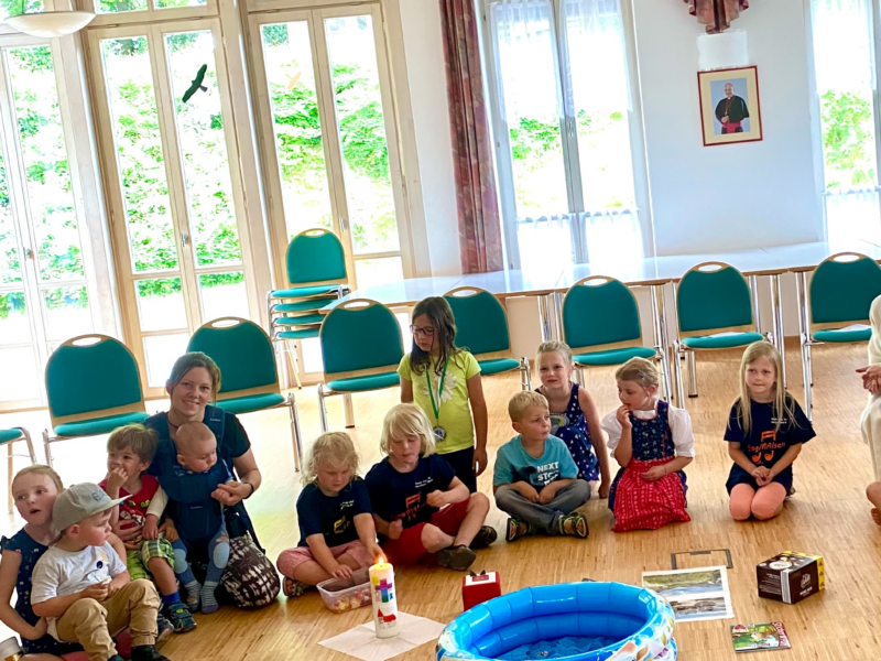 Was mich glücklich macht-Kleinkindergottesdienst in Sandelzhausen
